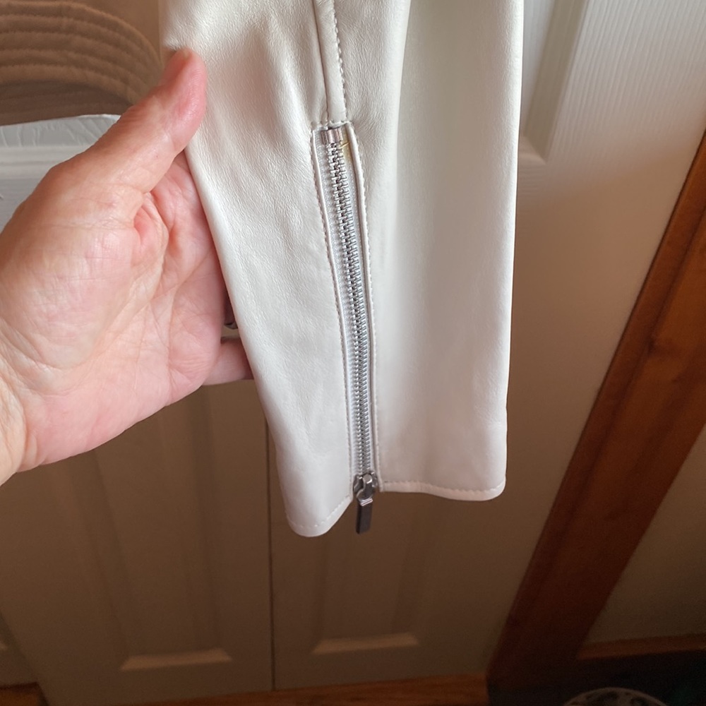 G.I.L.I. EUC Fitted Lined Zipper Close Leather Jacket Size 12 - Picture 8 of 11